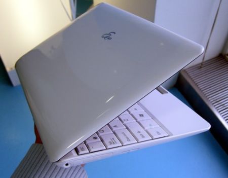 Asus Seashell netbook EeePC 1008HE What Laptop MacBook Windows XP